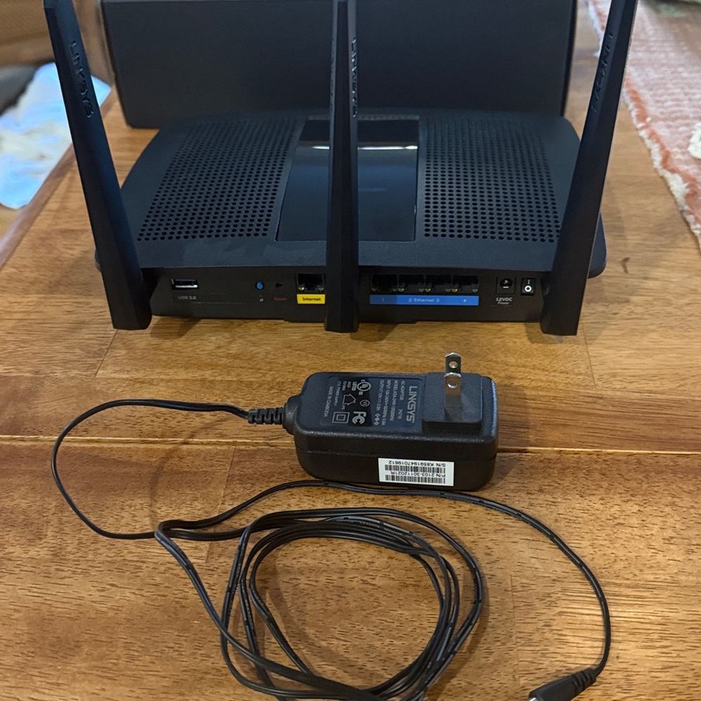 Linksys R74 Max-Stream Dual-Band Router - Picture 3 of 3